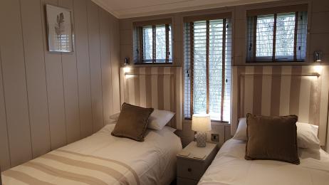 Twin Bedrooms at Cedar Lodge, High Oaks Grange