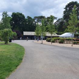 Exbury gardens car park to visitor entrance