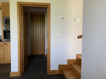 Example of door frame & steps contrast