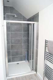 Ensuite shower with toilet and basin