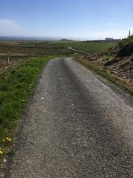 Cairn Trail road towards Onziebust Farm