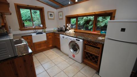 View Cottage Lochearnhead kitchen