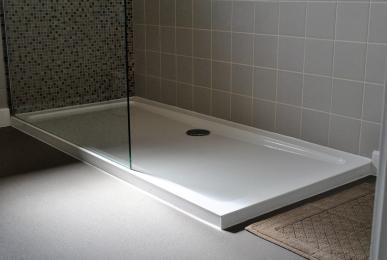 Walk in shower with a threshold of 45mm