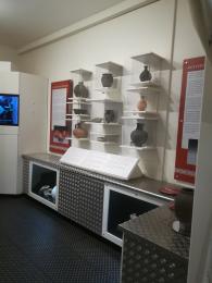 Display of pots in room 2 (two) of the galleries.