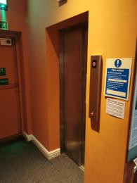 Image of the lift entrance, door closed
