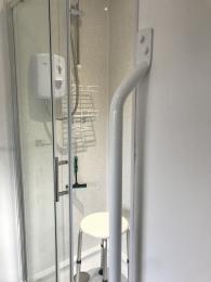 stability bar outside shower (approx. 8cm step into shower)