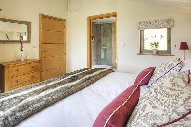 All areas in the cottage have good colour contrast between the floor, doors and walls with oak doors & cream walls. 