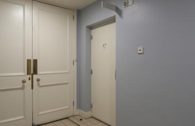 Modern One - Level 0 - Accessible toilet entrance