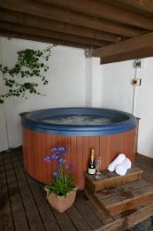 Willow Tree Cottage Hot Tub