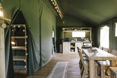 Lounge, kitchen & dining area at Sibbecks Farm Glamping