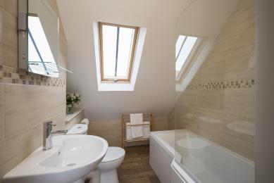 Twin Bedded room en-suite bathroom with shower over the bath.
