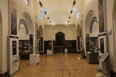 View of Museum Hall. Visitors should move in a clockwise direction and follow the barriers.