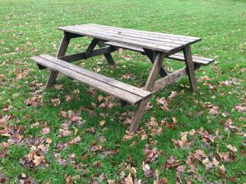 Picnic bench