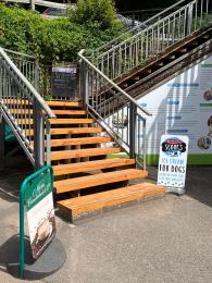 steps to coffee shop by main entrance