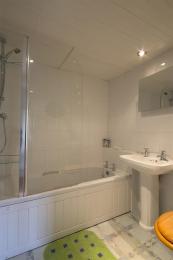 Stone Leys Cottage Bathroom