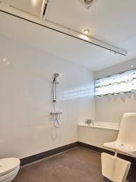 Opal room 6 ensuite wetroom with spa bath